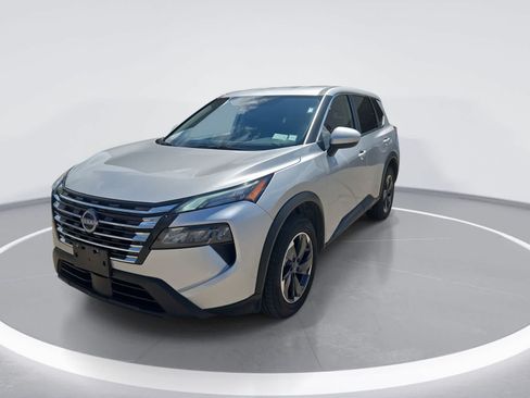 Used 2025 Nissan Rogue SV AWD/4WD image 4