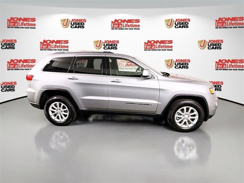Used 2021 Jeep Grand Cherokee Laredo image 16