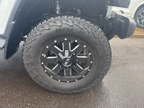 Used 2020 Jeep Gladiator Overland AWD/4WD image 11
