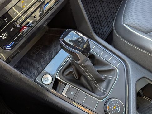 Certified 2022 Volkswagen Tiguan SEL R-Line image 18