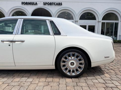 Used 2019 Rolls-Royce Phantom Sedan RWD image 21