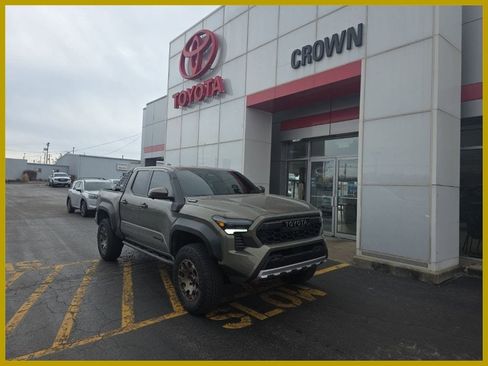 Used 2025 Toyota Tacoma Trailhunter image 1