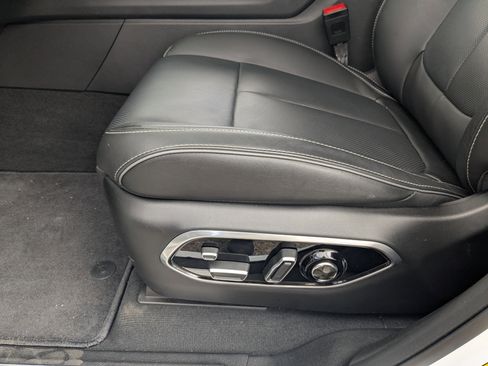 New 2025 Jeep Grand Cherokee Overland w/ Luxury Tech Group IV image 17