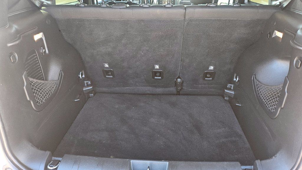 Used 2017 Jeep Renegade Altitude FWD image 14