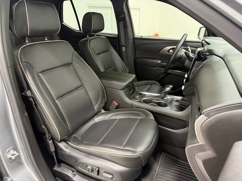 Used 2023 Chevrolet Traverse Premier image 28