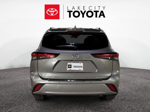 New 2026 Toyota Highlander Platinum image 4