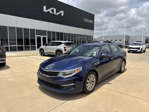 Used 2017 Kia Optima LX FWD image 3