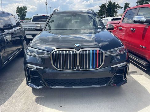 Used 2022 BMW X7 M50i w/ Luxury Seating Package AWD/4WD image 2