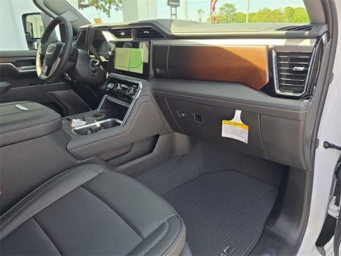 New 2025 GMC Sierra 2500 Denali image 13