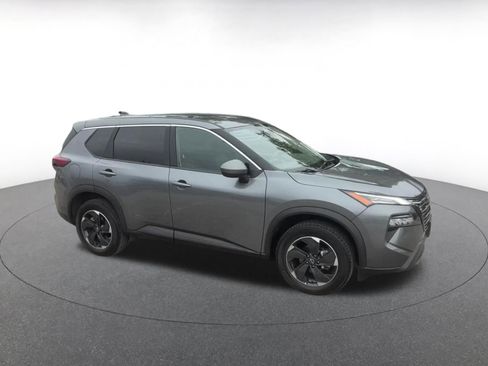 Used 2025 Nissan Rogue SV AWD/4WD image 2