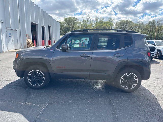 Used 2017 Jeep Renegade Trailhawk w/ Premium Trailhawk Package AWD/4WD image 5