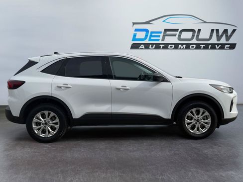 Used 2024 Ford Escape Active AWD/4WD image 2