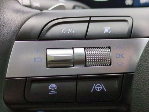 Certified 2025 Hyundai Tucson Limited image 33