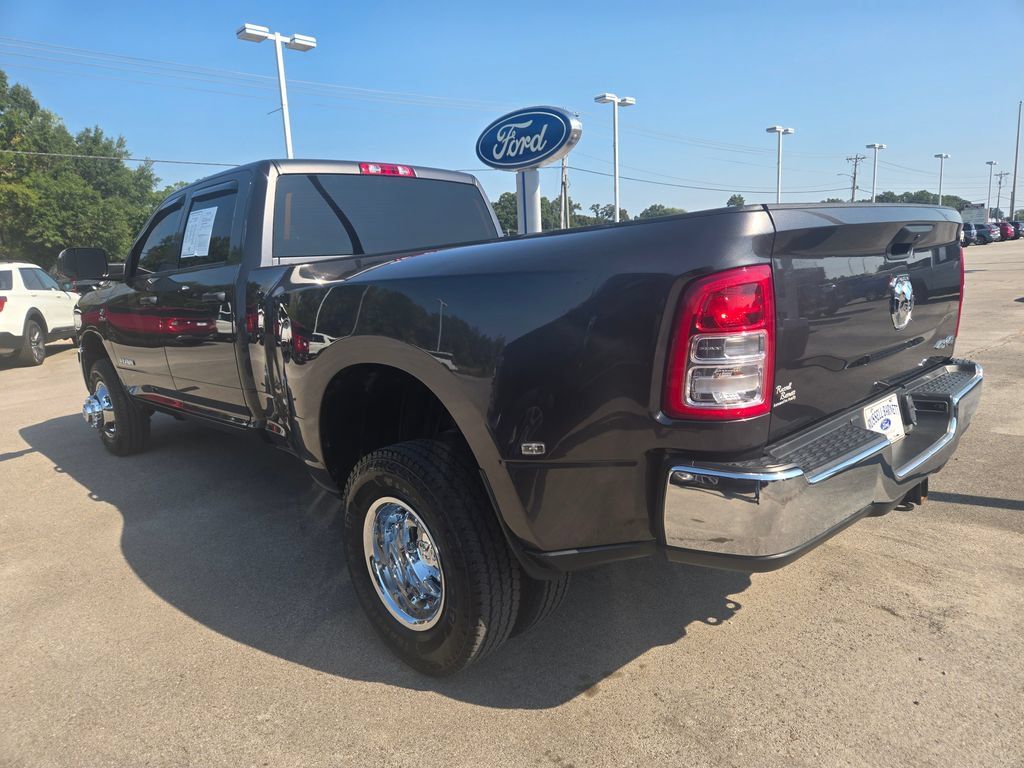 Used 2022 RAM 3500 Tradesman w/ Chrome Appearance Group AWD/4WD image 3
