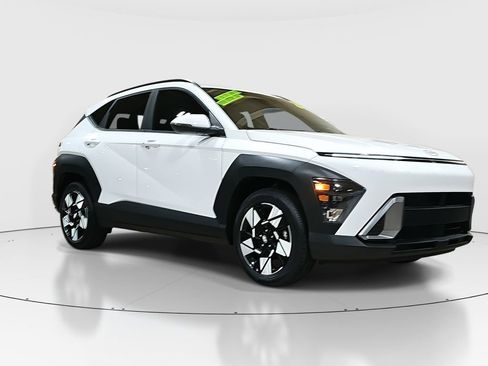 Used 2024 Hyundai Kona SEL image 3