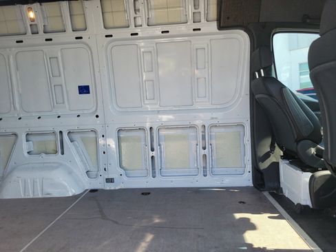Used 2025 Mercedes-Benz Sprinter 2500 image 14