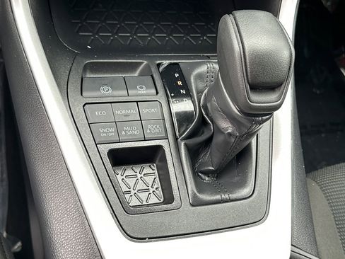 Used 2025 Toyota RAV4 LE AWD/4WD image 25