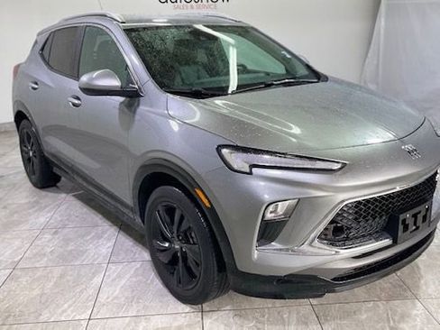 Used 2024 Buick Encore GX Sport Touring image 9