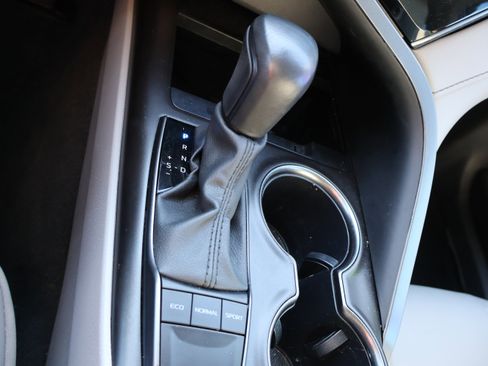 Used 2024 Toyota Camry SE image 28