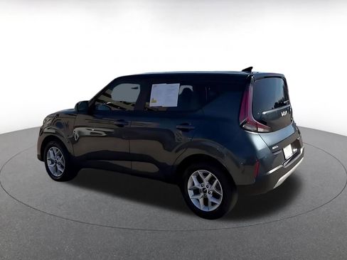 Used 2025 Kia Soul LX w/ LX Technology Package FWD image 10