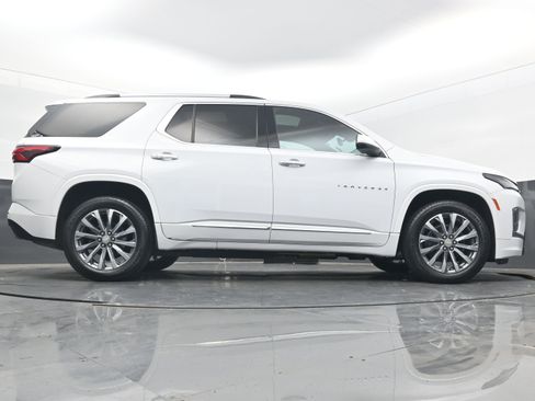 Used 2023 Chevrolet Traverse Premier image 30