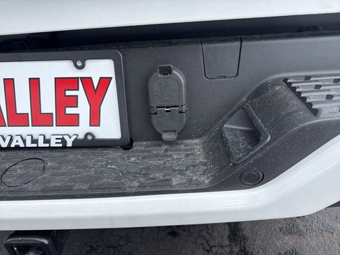 New 2026 RAM 1500 4x4 Crew Cab image 40