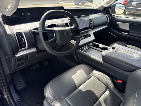 Used 2025 Ford Expedition Active image 12