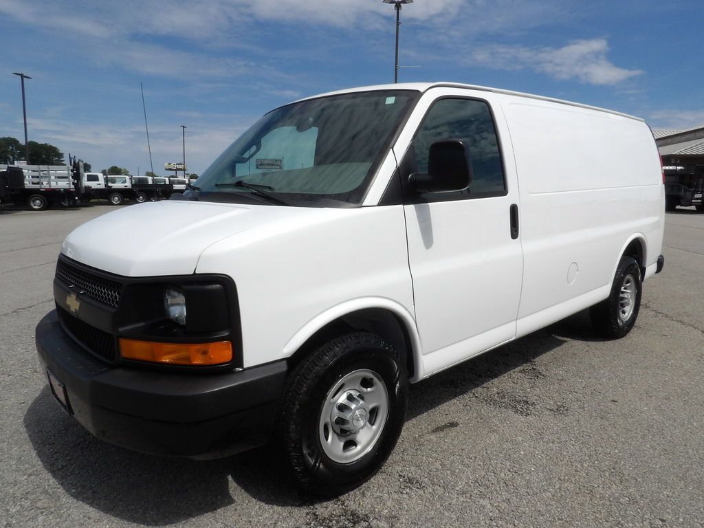 Used 2016 Chevrolet Express 2500 RWD image 3