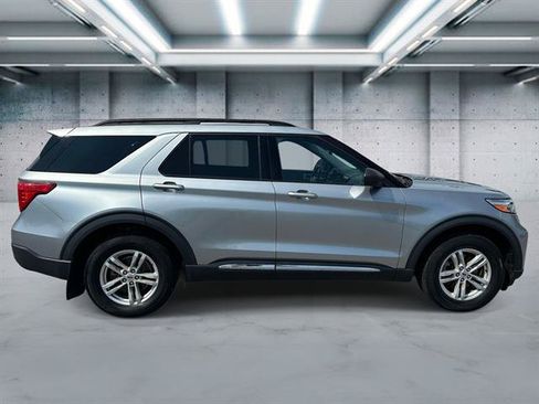 Used 2023 Ford Explorer XLT w/ Equipment Group 202A AWD/4WD image 3