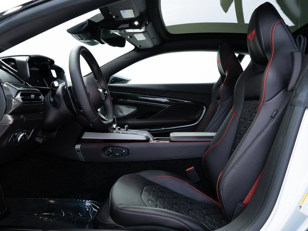 Used 2025 Aston Martin Vanquish RWD image 16
