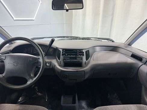 Used 1995 Toyota Previa DX image 32