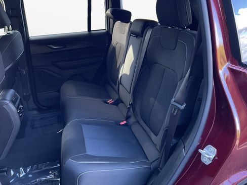 Used 2025 Jeep Grand Cherokee Laredo w/ Luxury Tech Group I AWD/4WD image 13