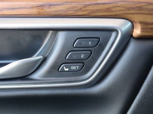 Used 2020 Honda CR-V Touring image 15