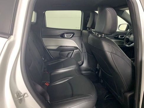 Used 2025 Jeep Compass Limited image 27