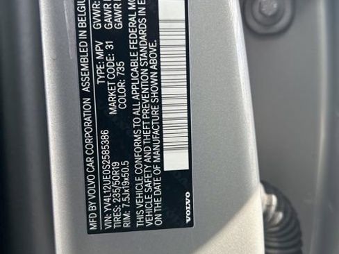 Certified 2025 Volvo XC40 B5 Plus AWD/4WD image 28