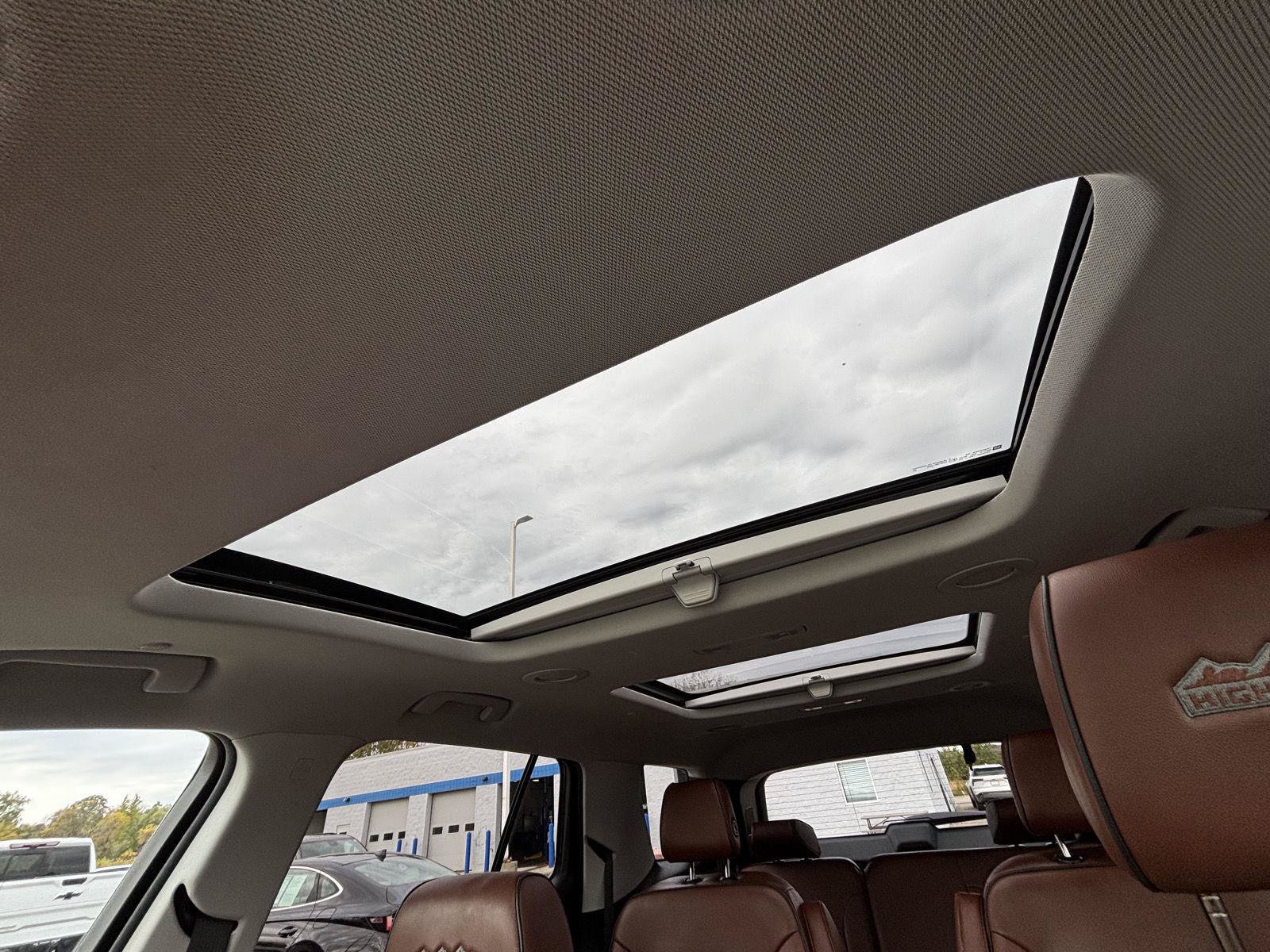 Used 2018 Chevrolet Traverse High Country AWD/4WD image 29