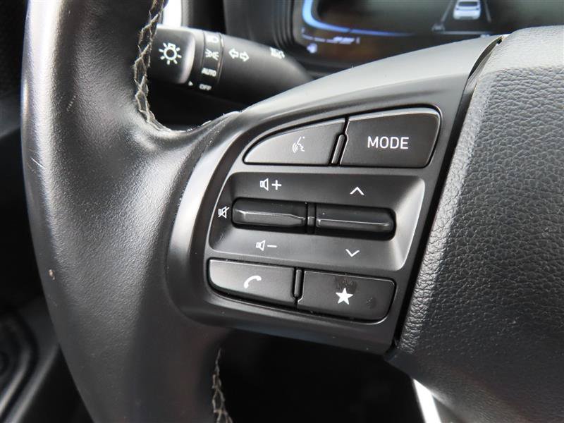 Used 2025 Hyundai Venue SEL FWD image 21