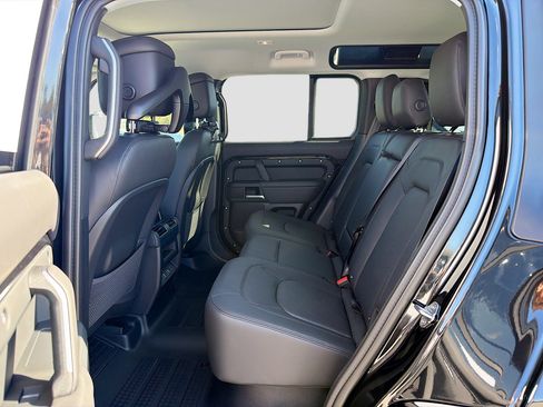 New 2026 Land Rover Defender 110 X-Dynamic SE image 20