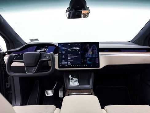 Used 2023 Tesla Model X image 25