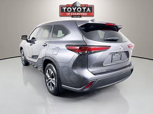 Certified 2024 Toyota Highlander XLE AWD/4WD image 5