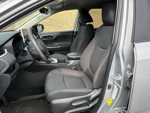 Used 2023 Toyota RAV4 LE image 26