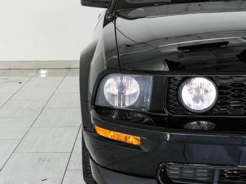 Used 2006 Ford Mustang GT RWD image 40