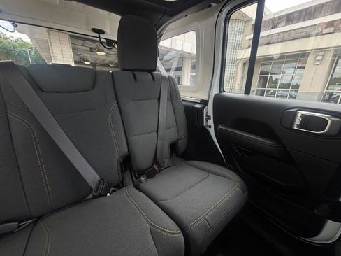 Used 2025 Jeep Wrangler Unlimited Sahara AWD/4WD image 37