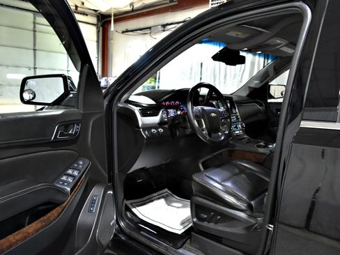 Used 2015 Chevrolet Suburban LT image 32
