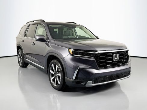 Certified 2023 Honda Pilot Touring image 3