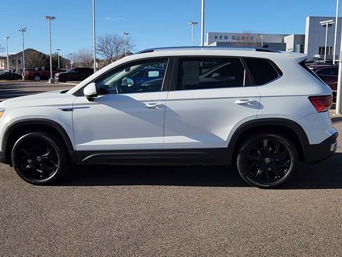 Used 2022 Volkswagen Taos SE w/ Panoramic Sunroof Package image 13