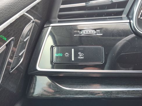 Used 2019 Audi Q8 Prestige w/ Luxury Package image 22