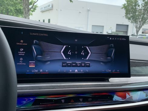 New 2025 BMW 750e xDrive image 26