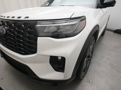 Used 2025 Ford Explorer ST-Line w/ ST-Line Street Pack AWD/4WD image 23
