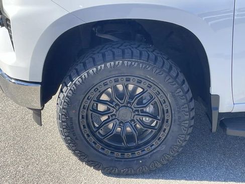 Used 2023 Chevrolet Silverado 1500 LT image 9